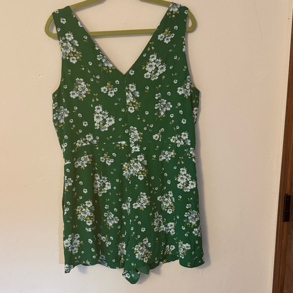 LOFT Green Floral Romper - Picture 3 of 3